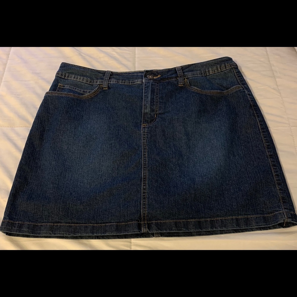 Women’s St John’s Bay blue jean scort size 12